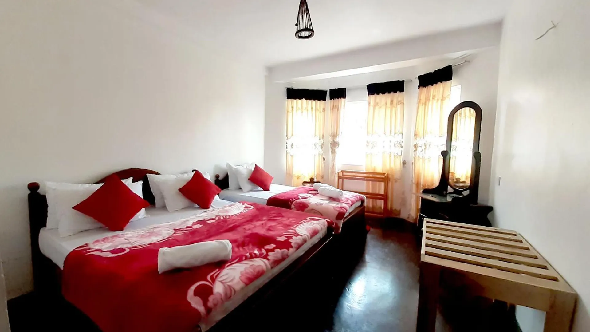 Guest house J J S Hotel Rooms & Villa Nuwaraeliya Nuwara Eliya