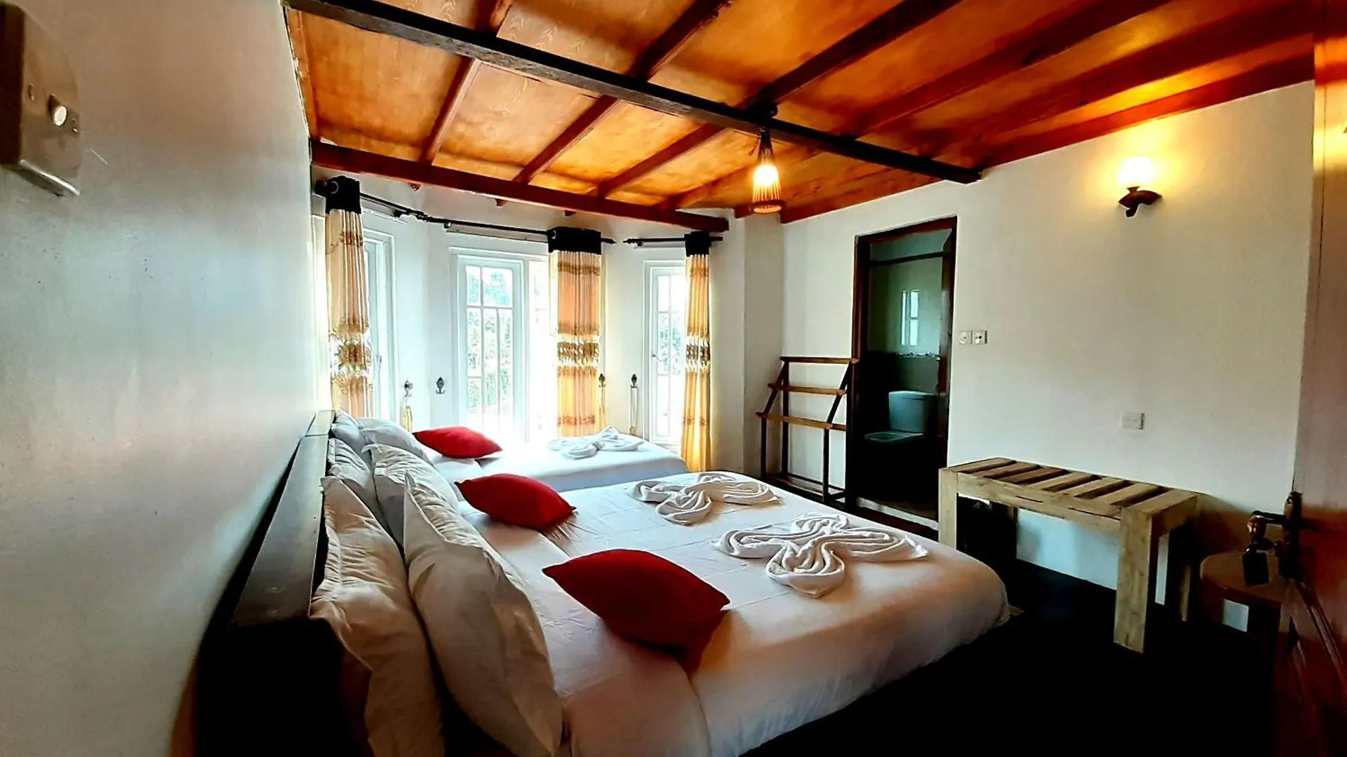 Guest house J J S Hotel Rooms & Villa Nuwaraeliya Nuwara Eliya
