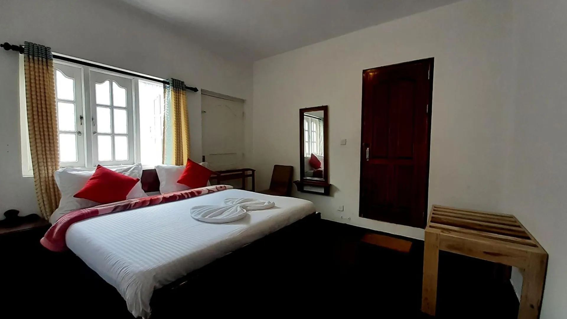 J J S Hotel Rooms & Villa Nuwaraeliya Nuwara Eliya Guest house