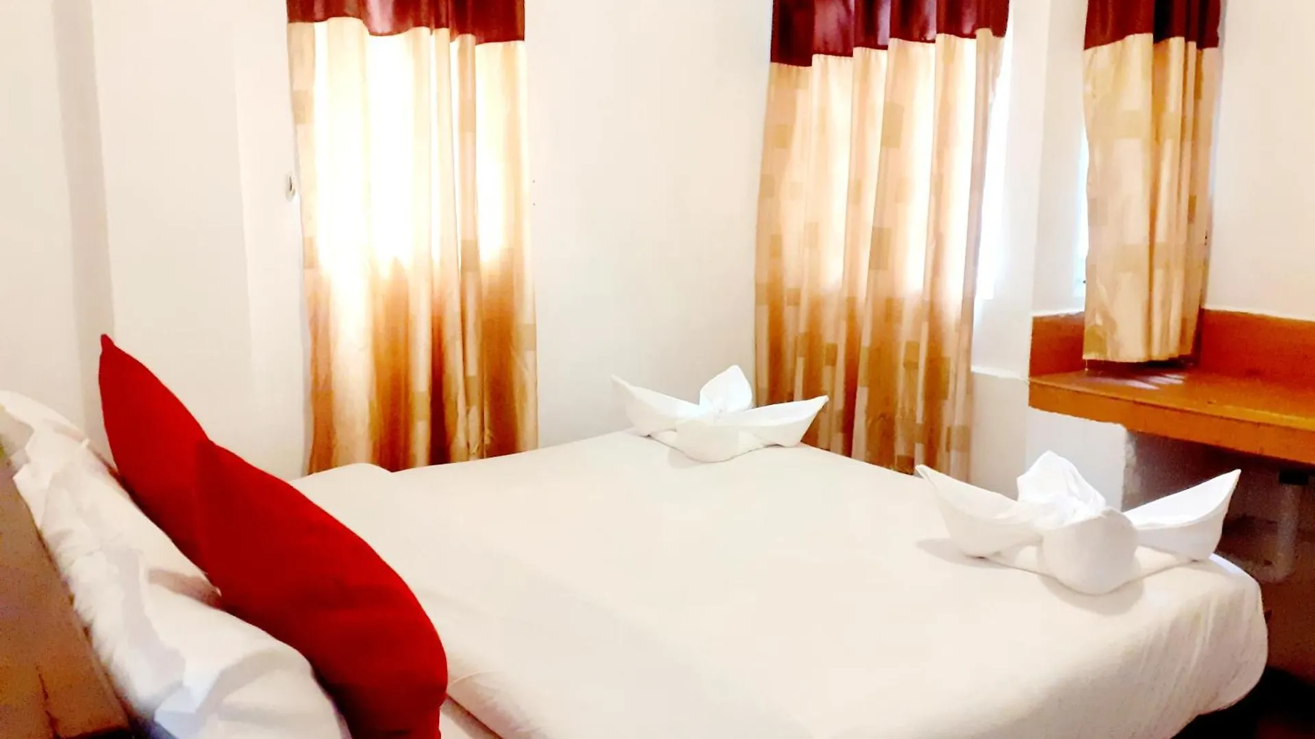 Guest house J J S Hotel Rooms & Villa Nuwaraeliya Nuwara Eliya Sri Lanka
